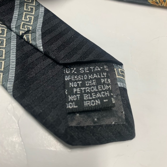 Gianni Versace tie - Picture 6 of 7